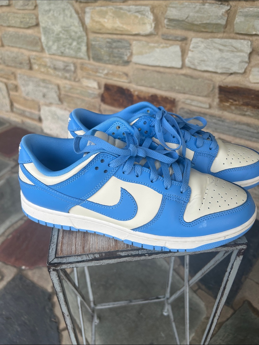 Nike Low-Top Sneakers in University Blue and White